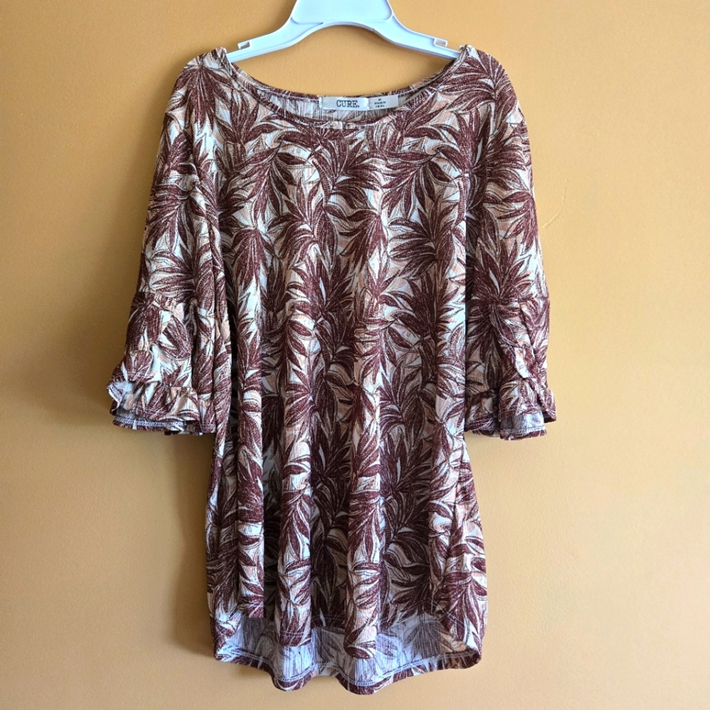Cure Leaf Print Bell Sleeved Top